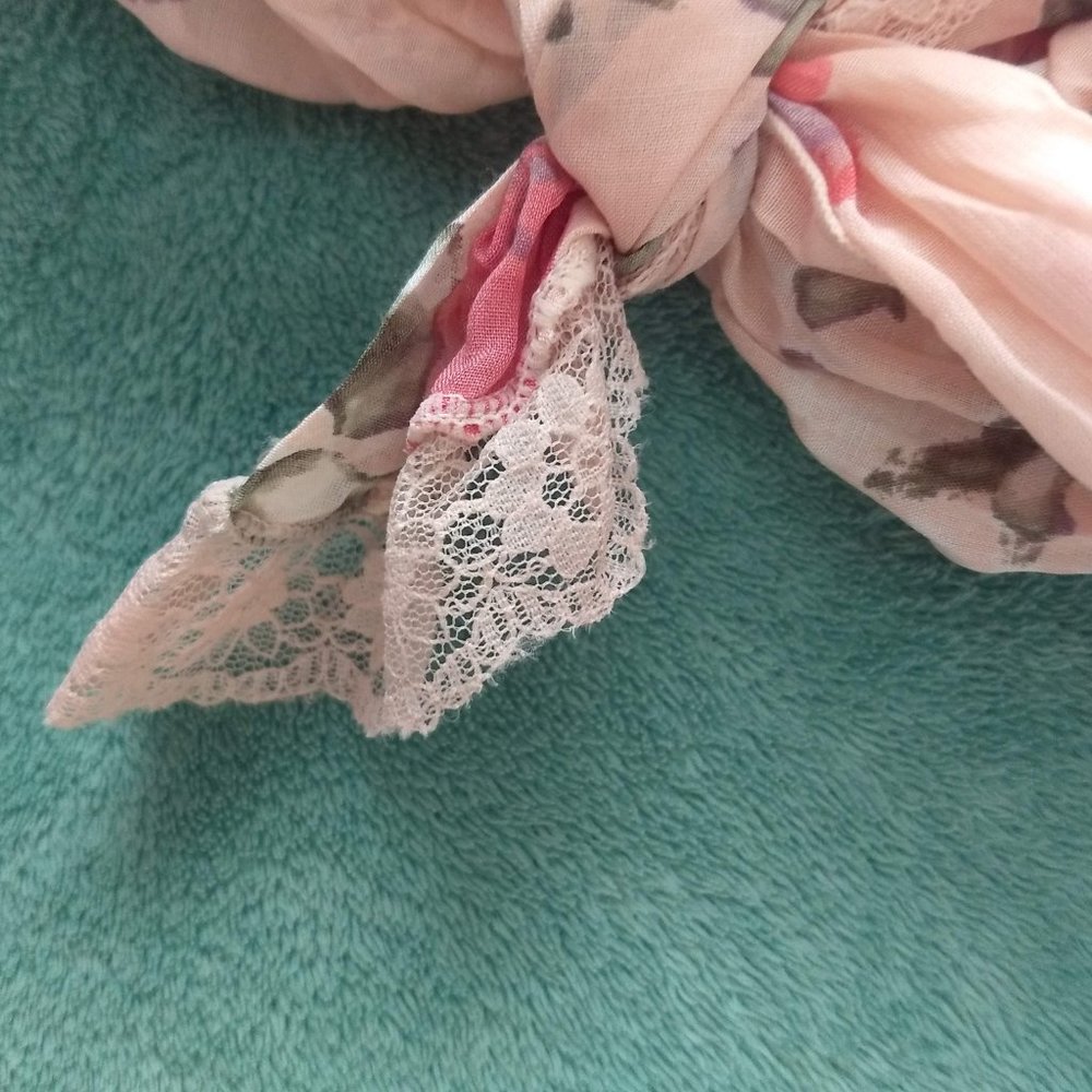 Scarves (5 Included) - Picture 11 of 16